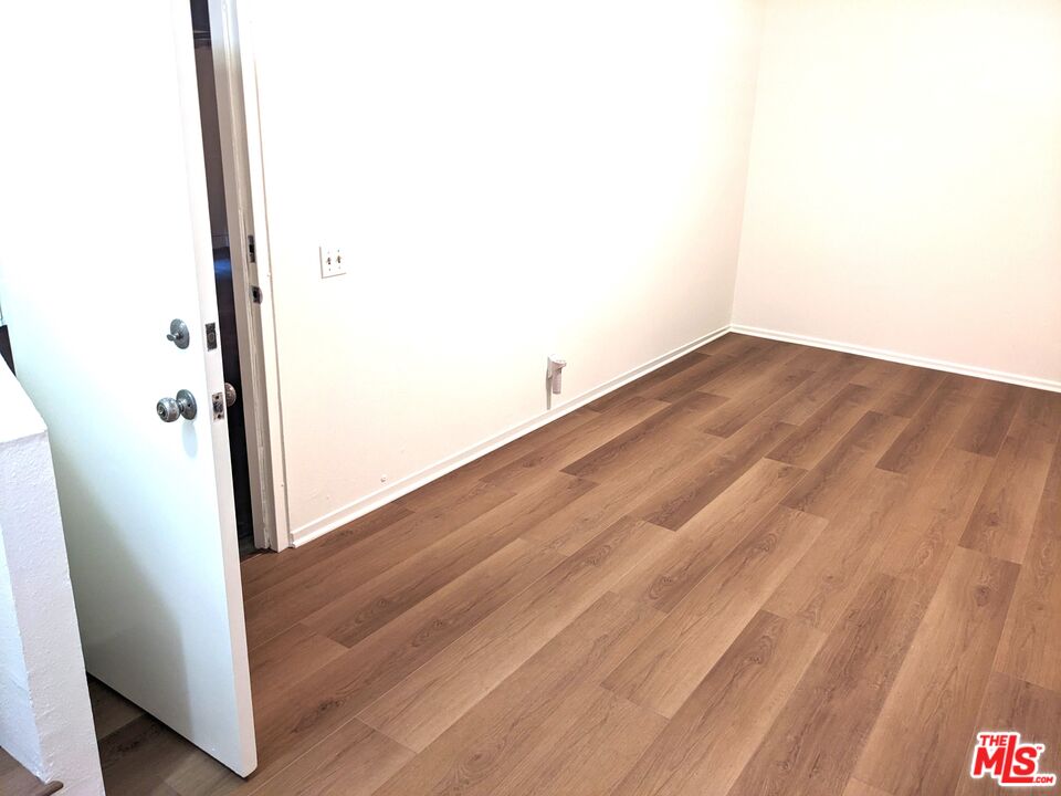 18333 Hatteras St Unit: 122
