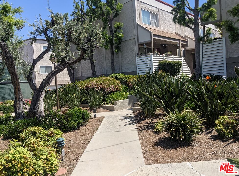 18333 Hatteras St Unit: 122