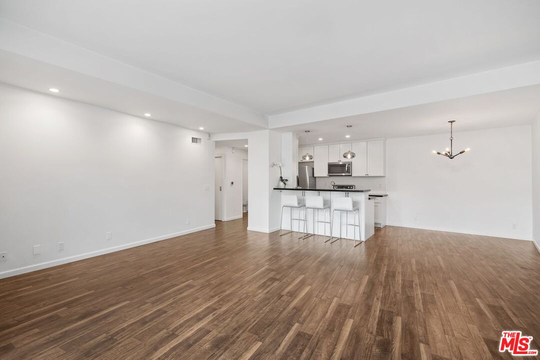 7250 Franklin Ave Unit: 305