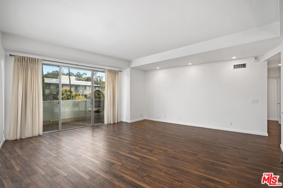 7250 Franklin Ave Unit: 305