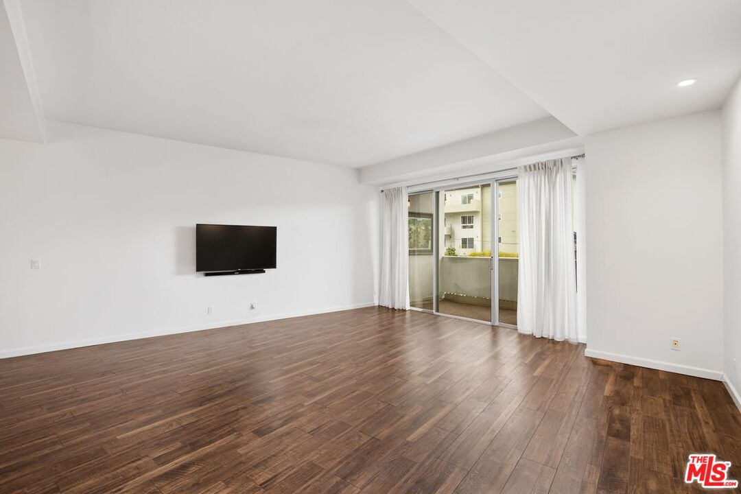 7250 Franklin Ave Unit: 305