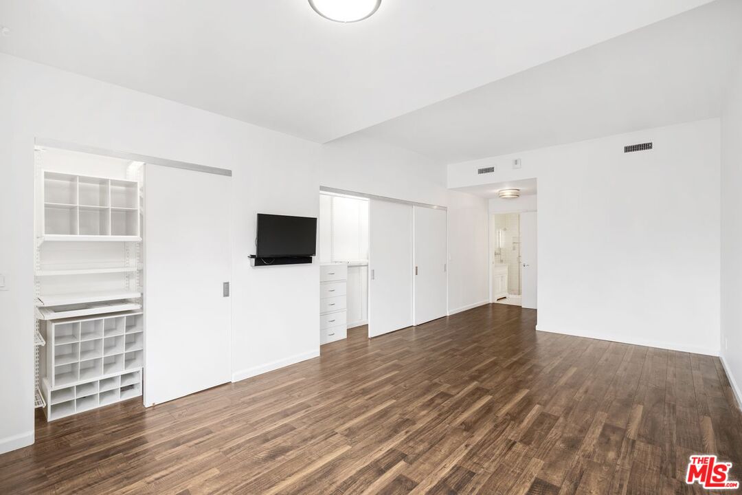 7250 Franklin Ave Unit: 305