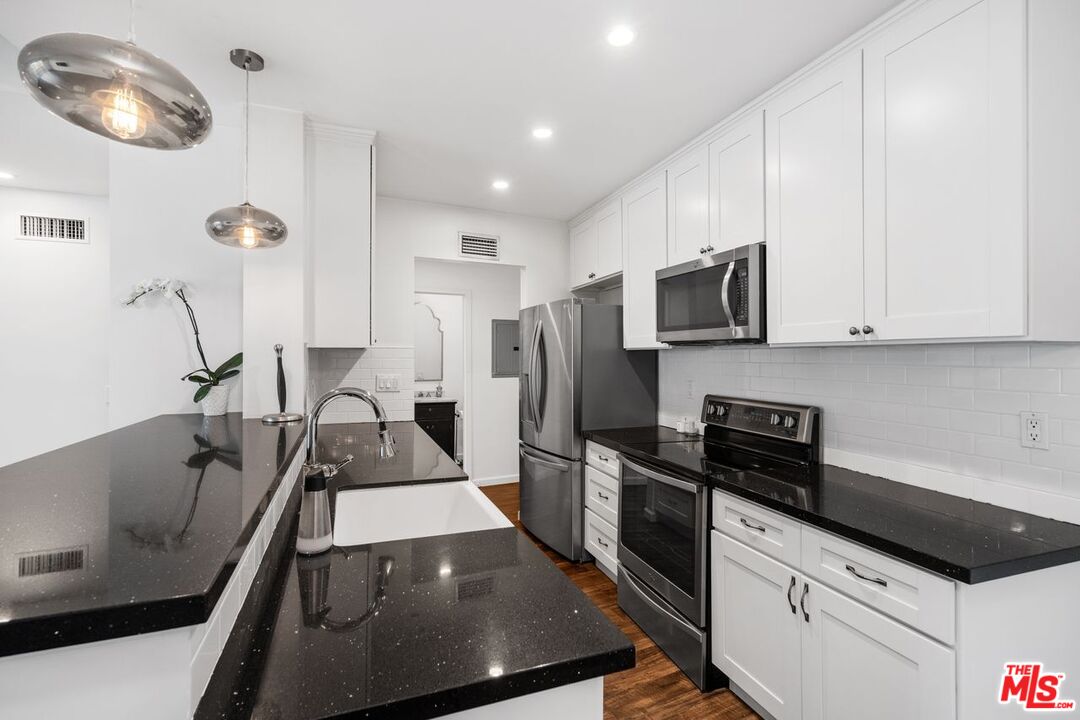 7250 Franklin Ave Unit: 305