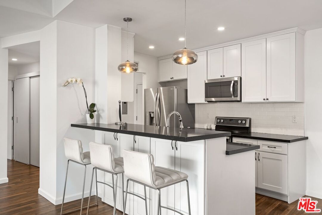 7250 Franklin Ave Unit: 305