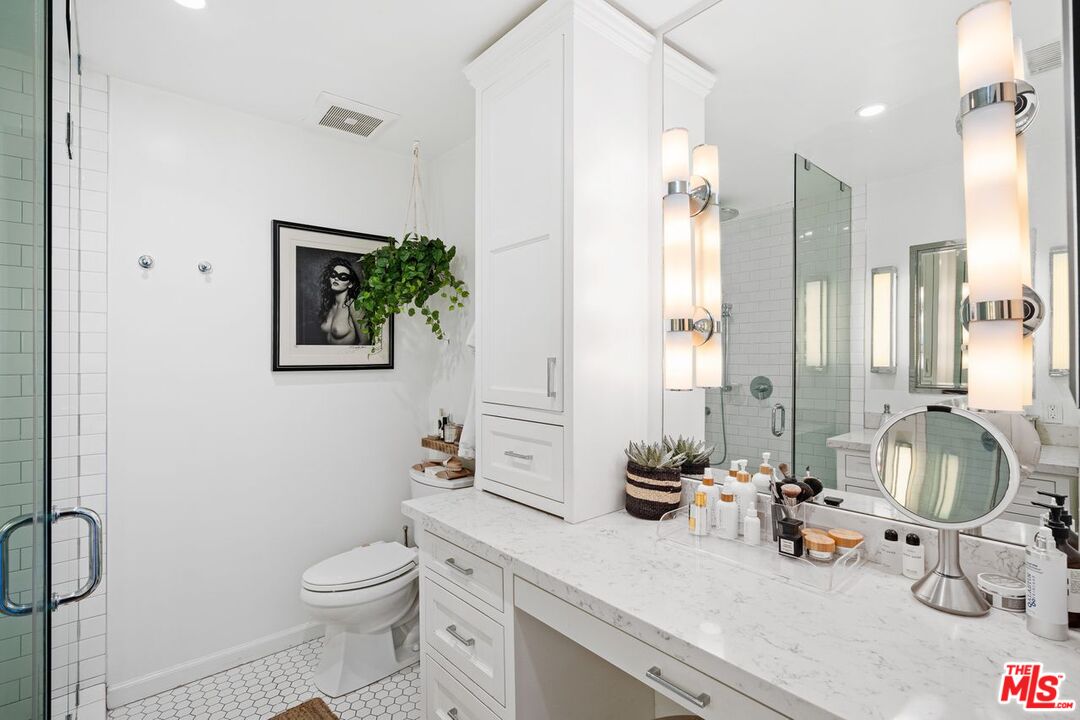 7250 Franklin Ave Unit: 305