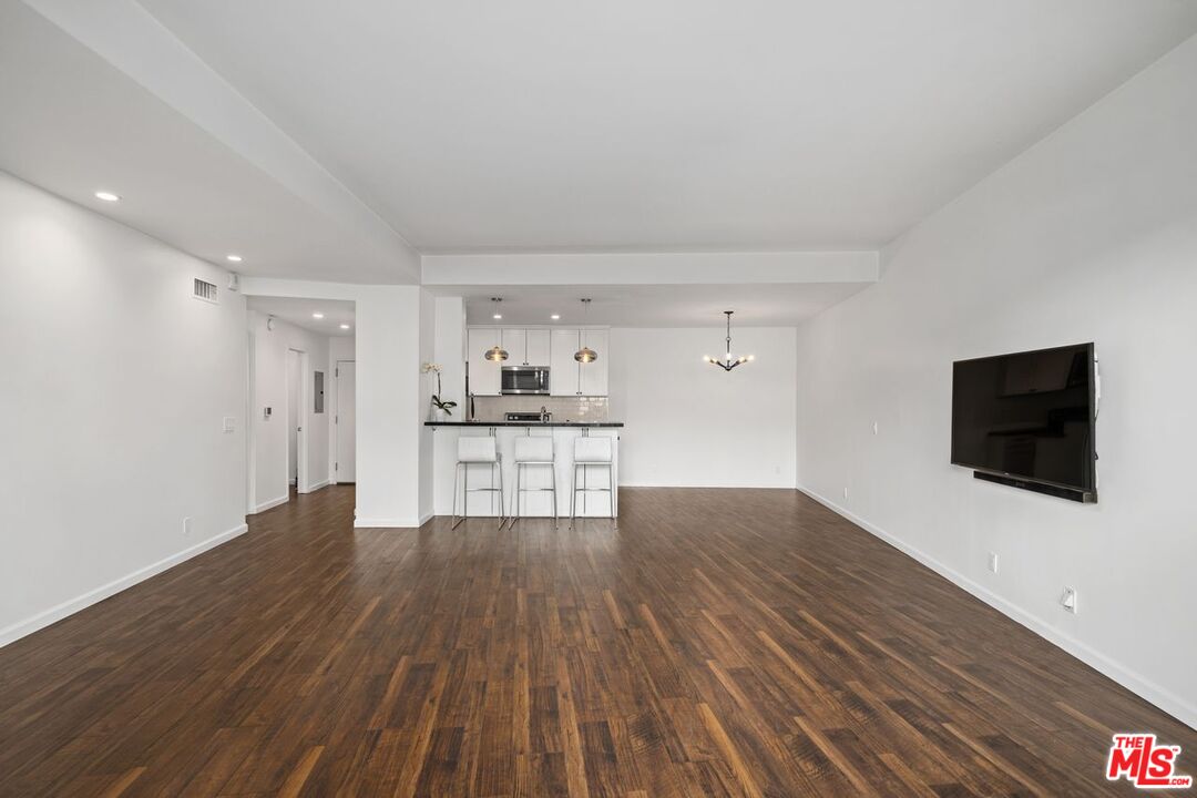 7250 Franklin Ave Unit: 305