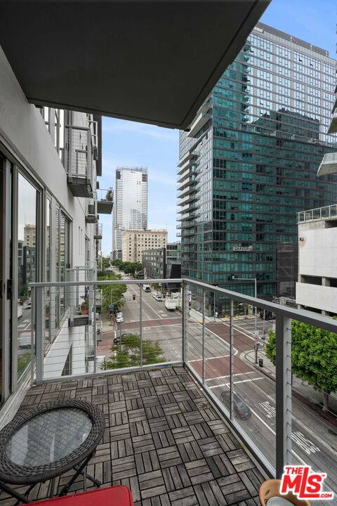 645 W 9th St Unit: 506
