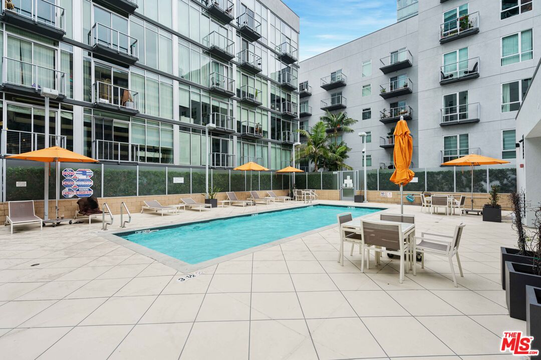645 W 9th St Unit: 506