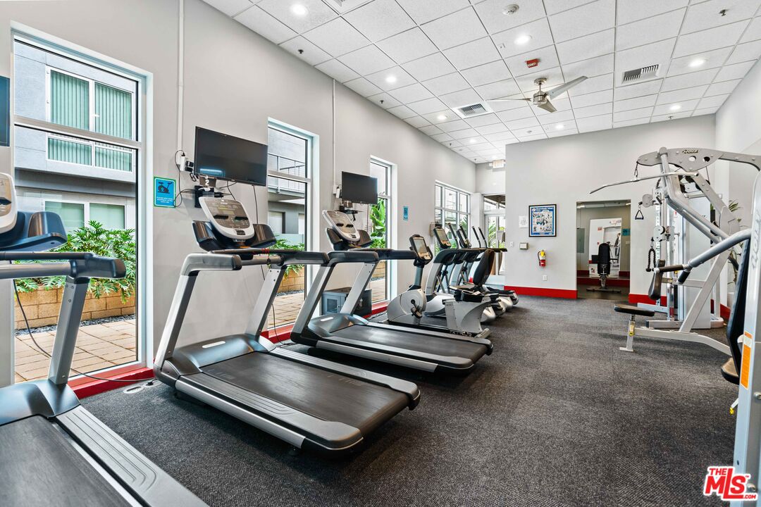 645 W 9th St Unit: 506