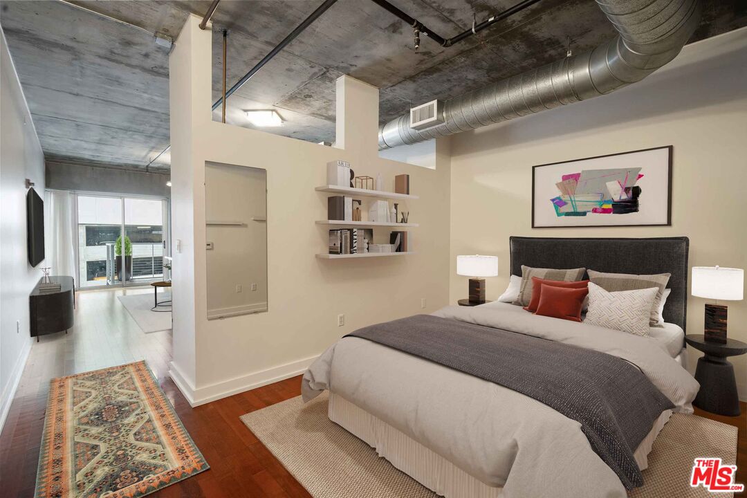 645 W 9th St Unit: 506