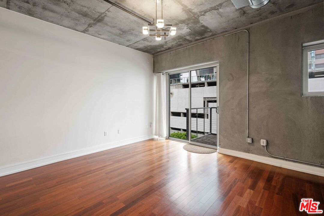 645 W 9th St Unit: 506