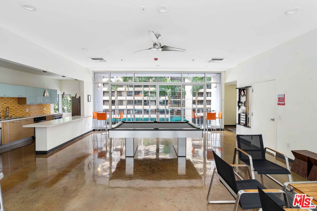 645 W 9th St Unit: 506