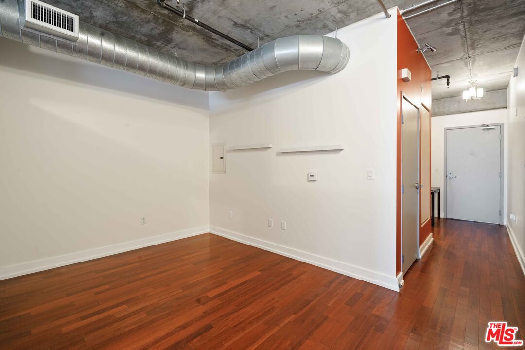 645 W 9th St Unit: 506