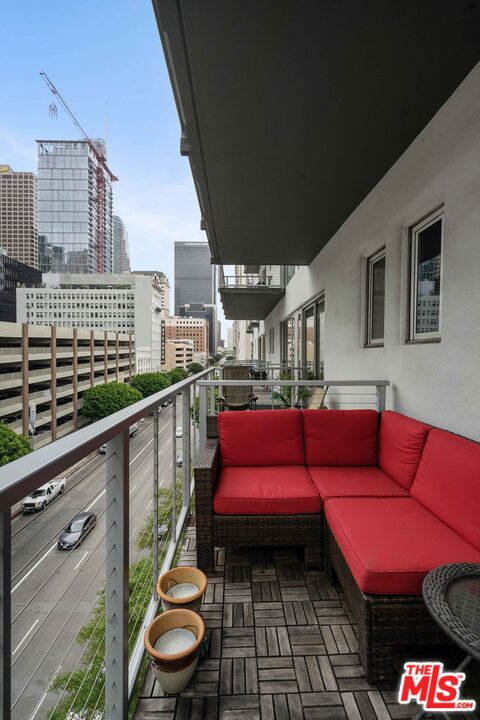 645 W 9th St Unit: 506