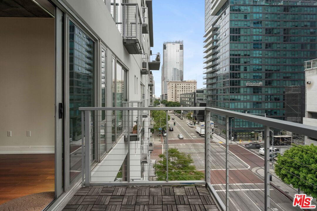 645 W 9th St Unit: 506