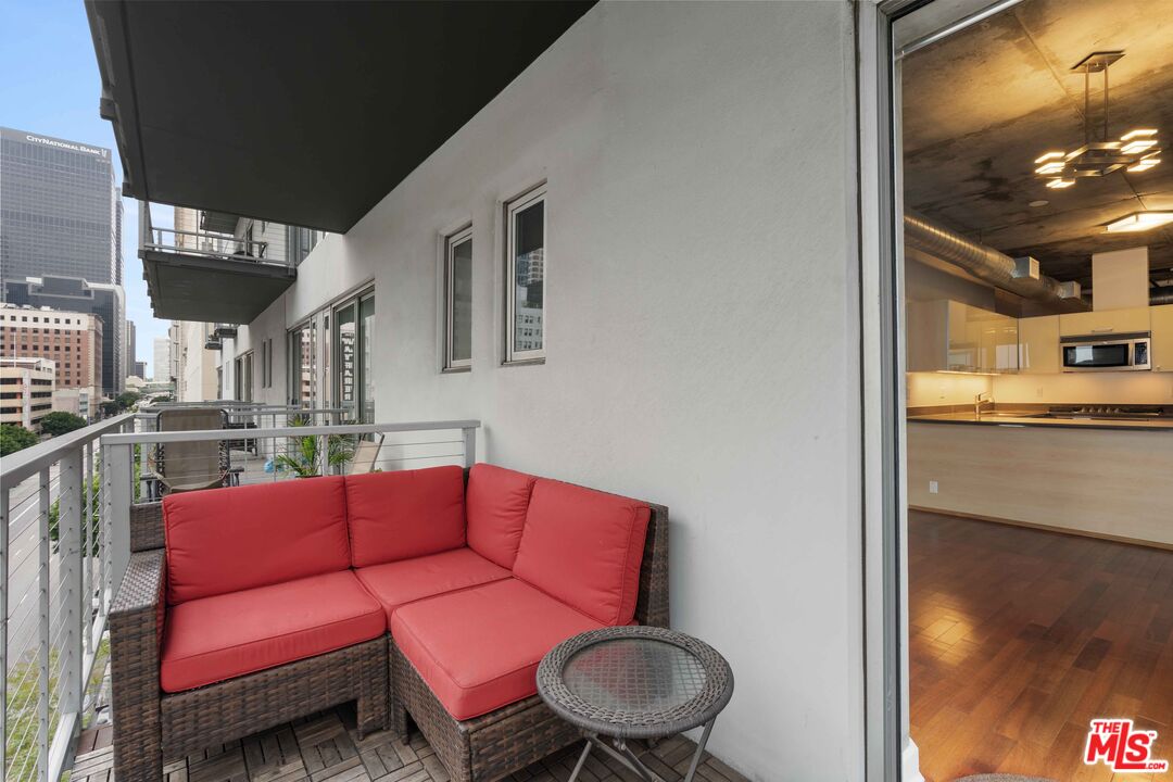 645 W 9th St Unit: 506