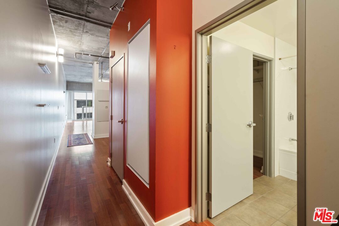 645 W 9th St Unit: 506