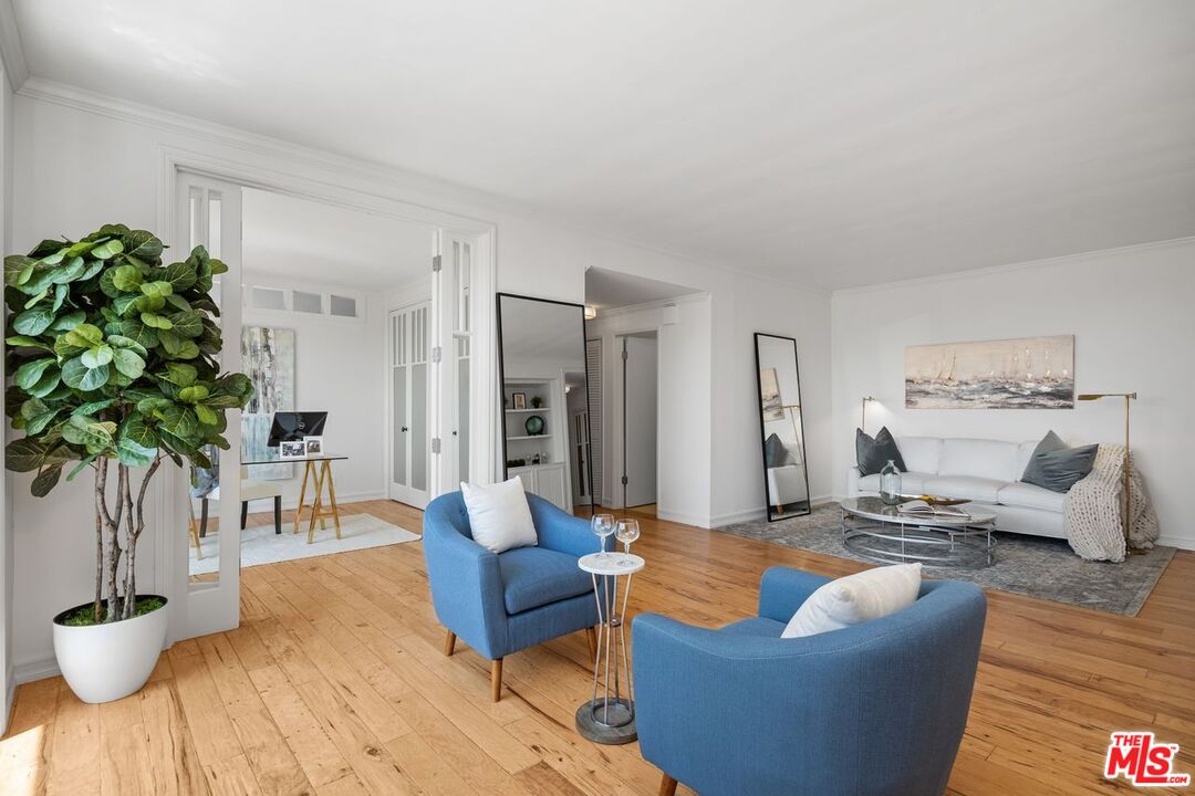 1131 California Ave Unit: 301