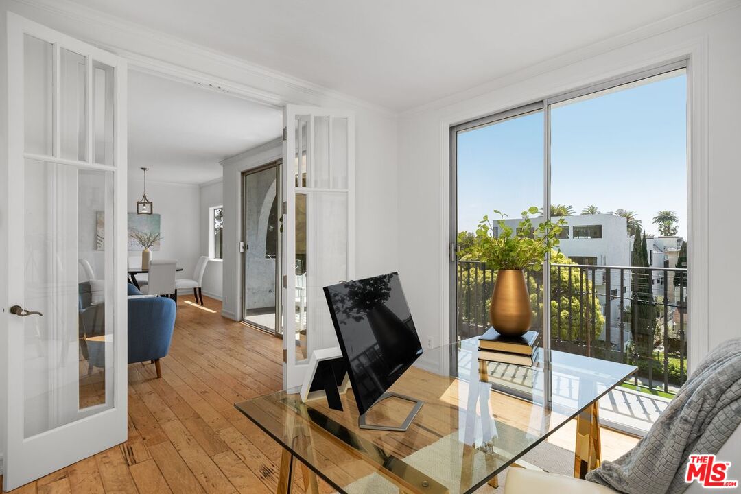 1131 California Ave Unit: 301