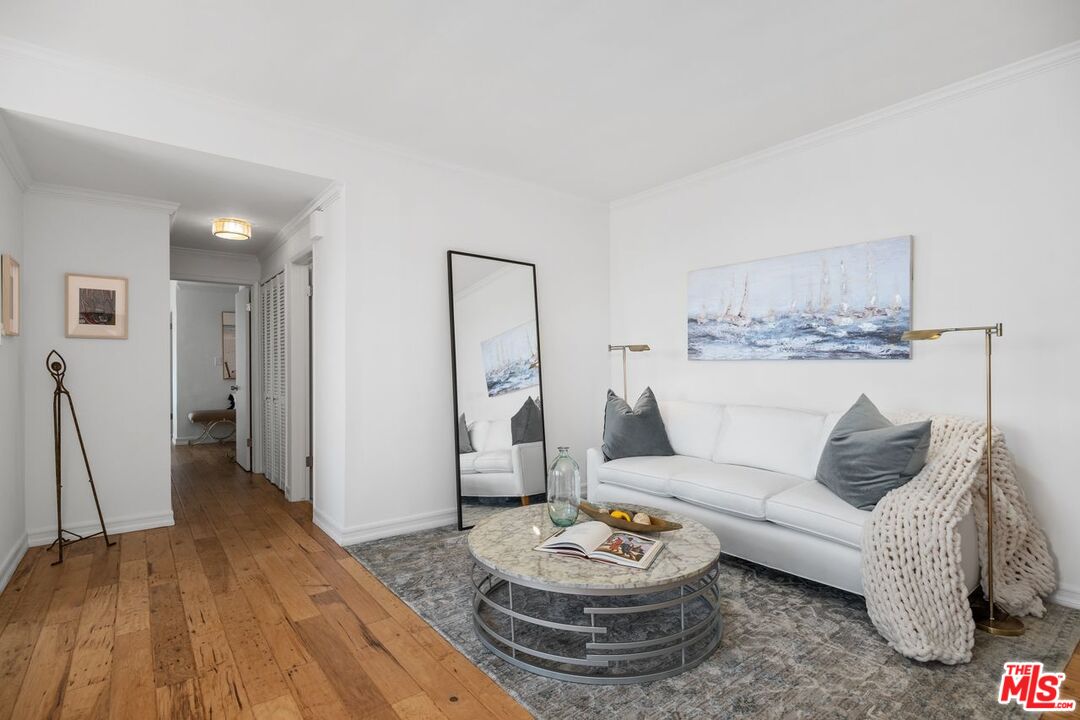 1131 California Ave Unit: 301