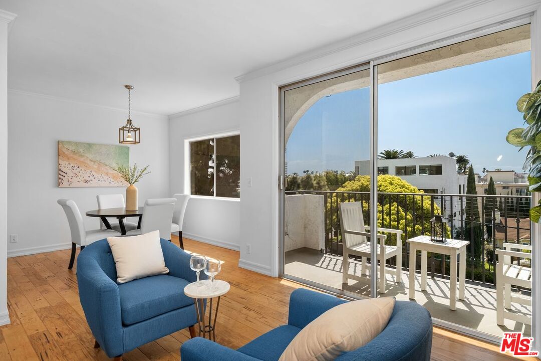 1131 California Ave Unit: 301