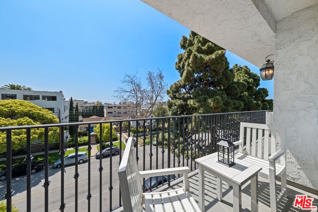 1131 California Ave Unit: 301