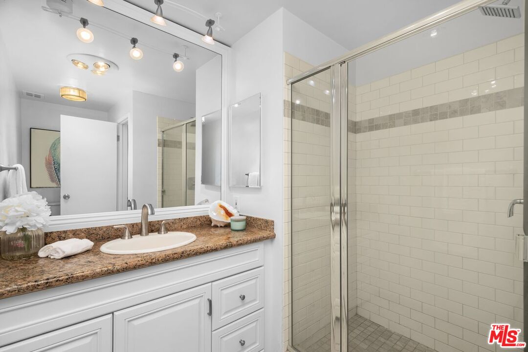 1131 California Ave Unit: 301