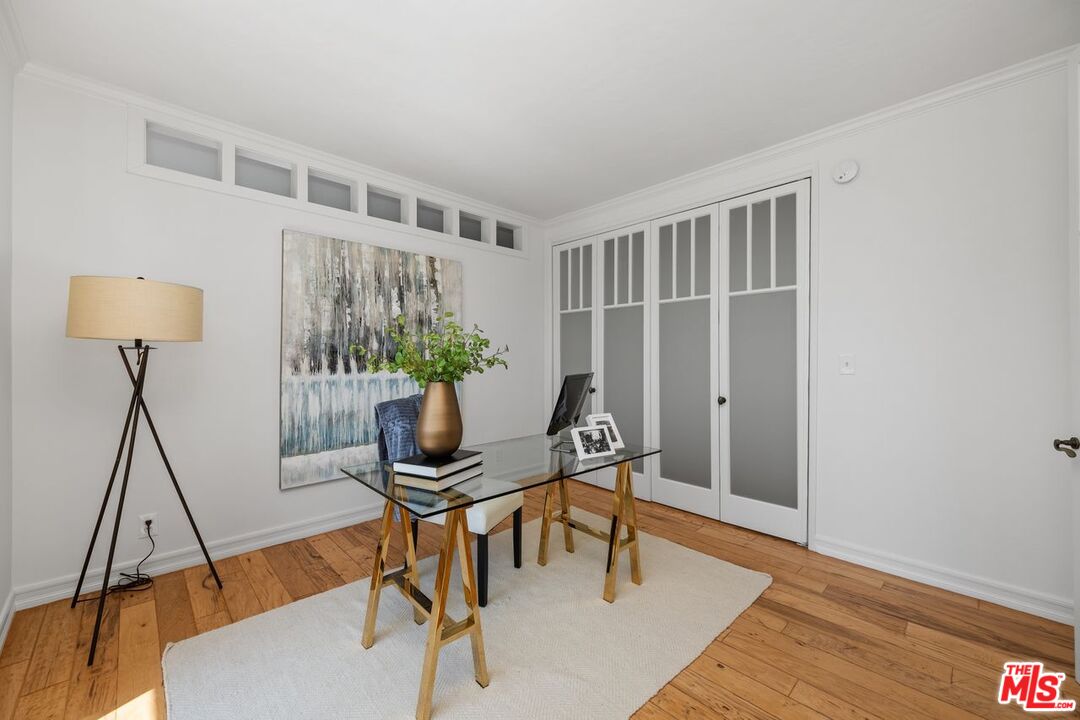 1131 California Ave Unit: 301