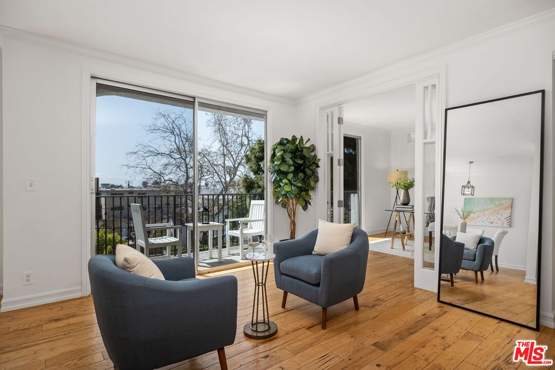 1131 California Ave Unit: 301