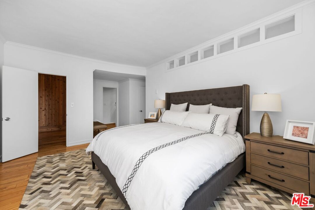 1131 California Ave Unit: 301