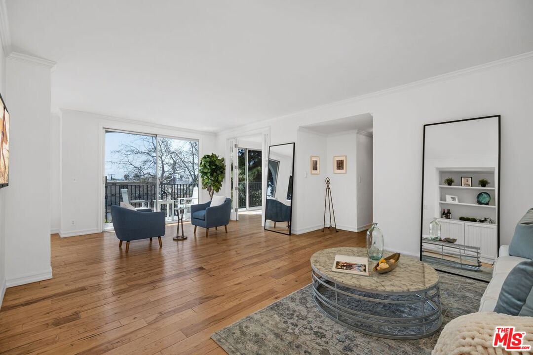 1131 California Ave Unit: 301