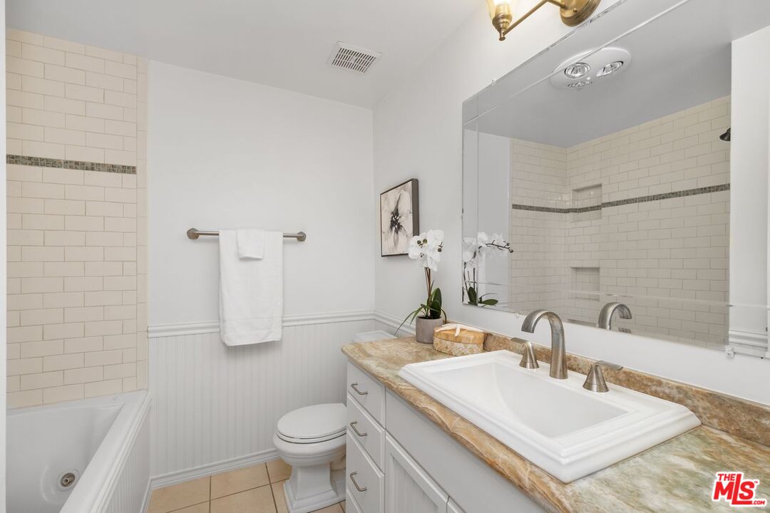 1131 California Ave Unit: 301