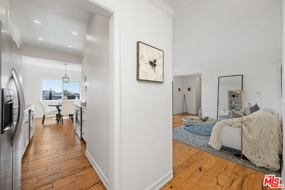 1131 California Ave Unit: 301