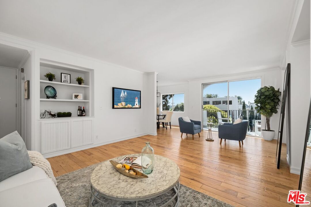 1131 California Ave Unit: 301