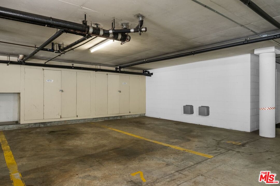 1131 California Ave Unit: 301