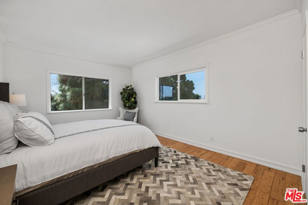 1131 California Ave Unit: 301