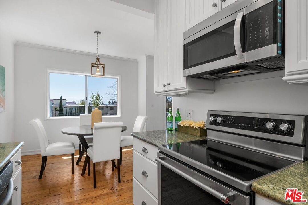 1131 California Ave Unit: 301