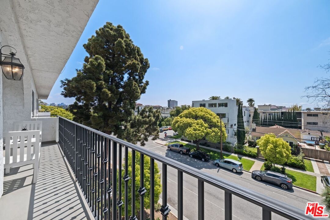 1131 California Ave Unit: 301