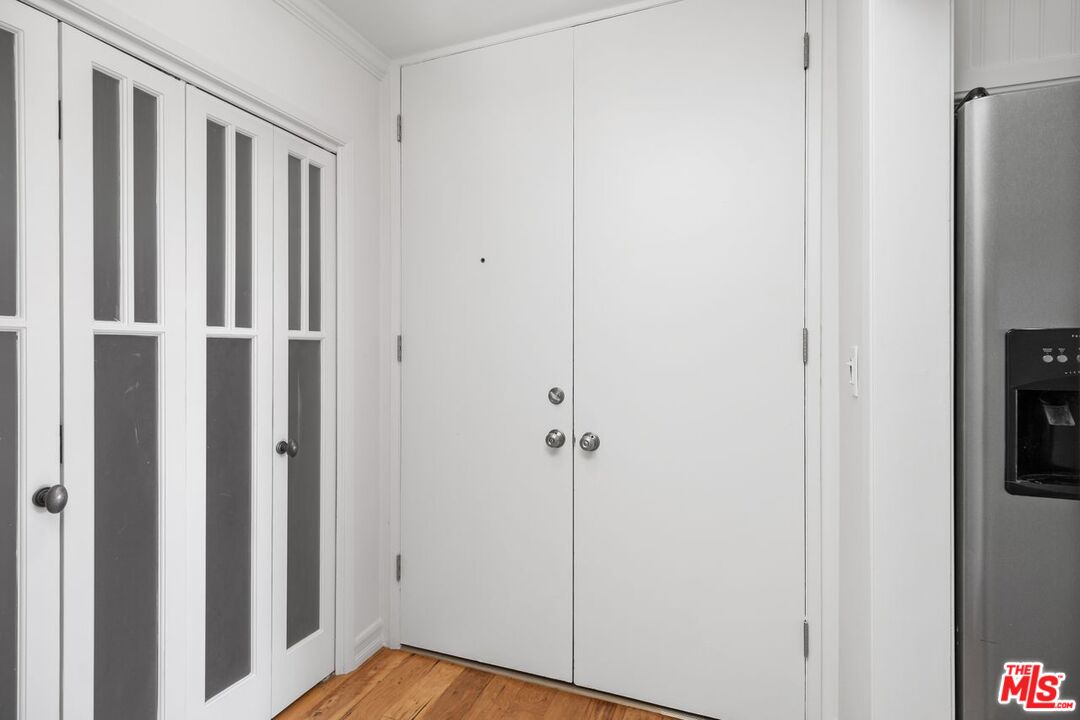 1131 California Ave Unit: 301