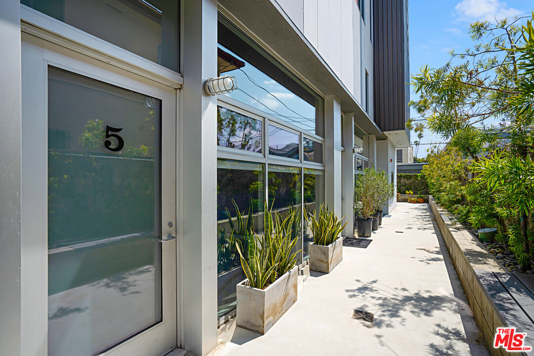 140 S Gramercy Pl Unit: 5