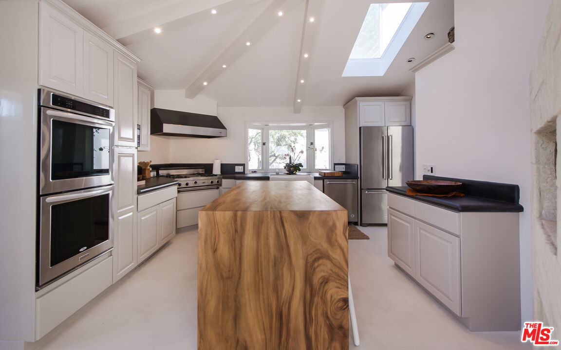 8706 Sunset Plaza Pl