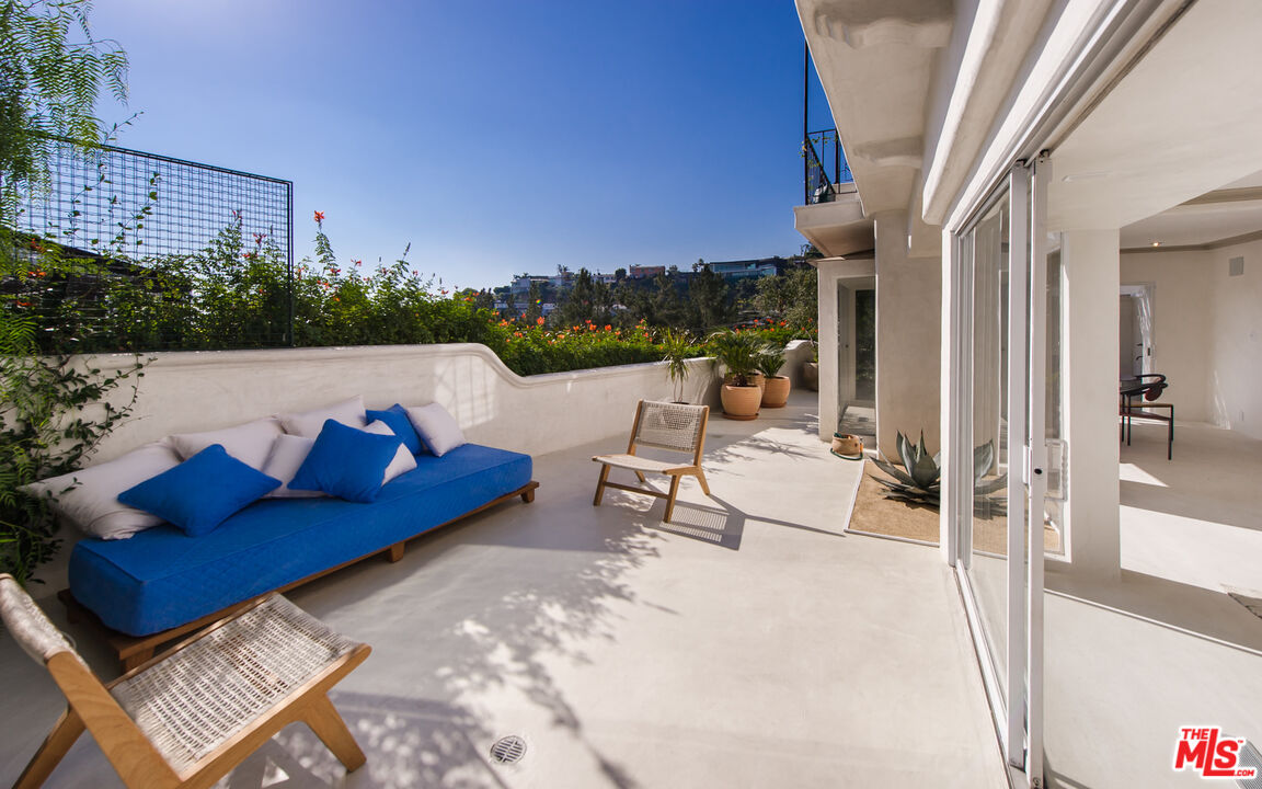 8706 Sunset Plaza Pl