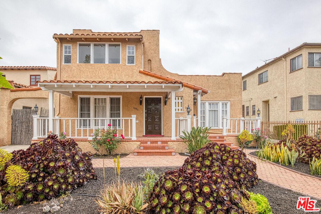 1051 Meadowbrook Ave