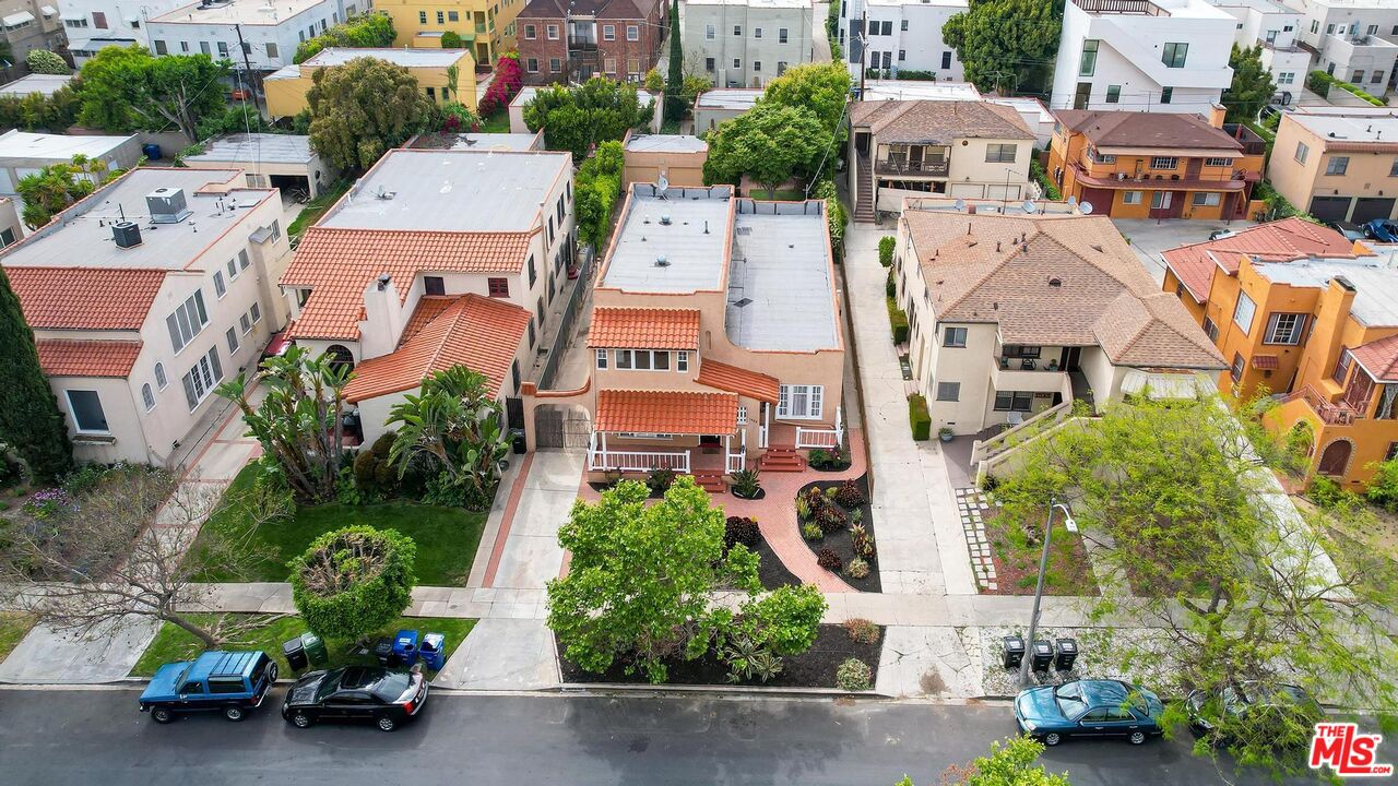 1051 Meadowbrook Ave