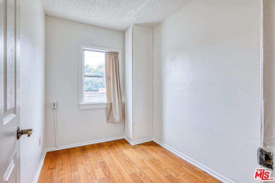 1051 Meadowbrook Ave