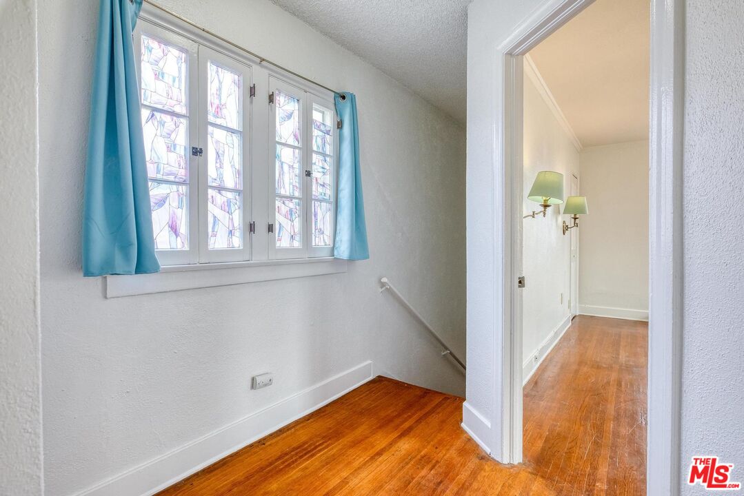 1051 Meadowbrook Ave