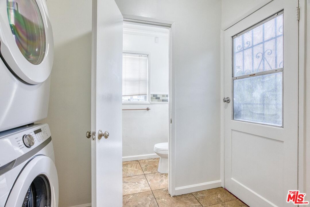 1051 Meadowbrook Ave