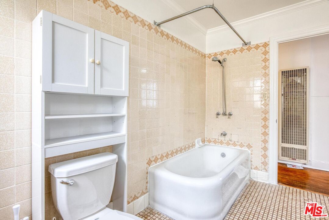 1051 Meadowbrook Ave