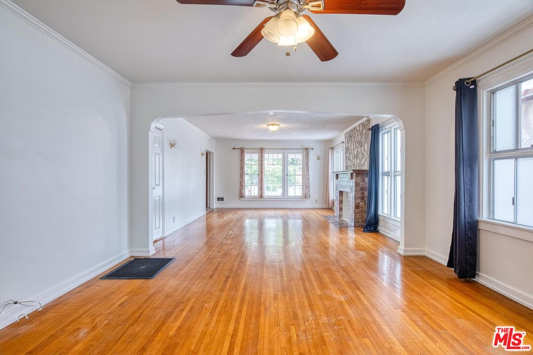 1051 Meadowbrook Ave