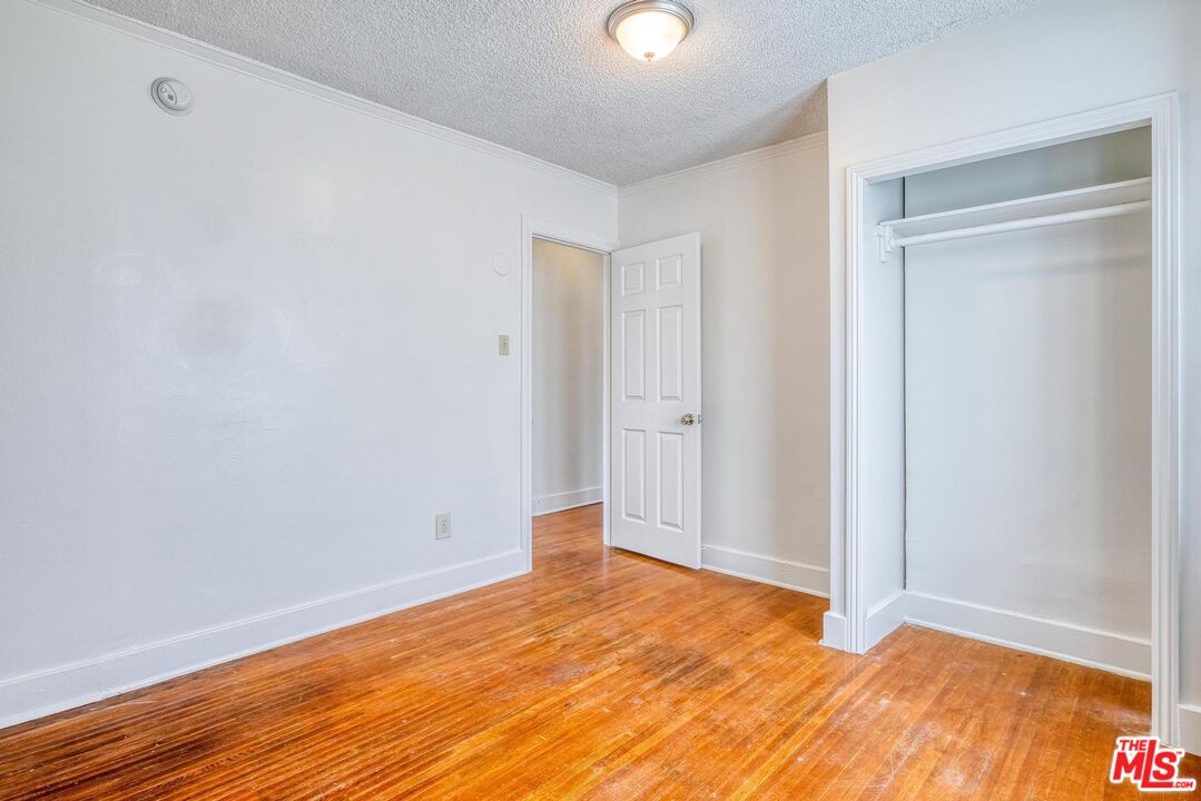 1051 Meadowbrook Ave